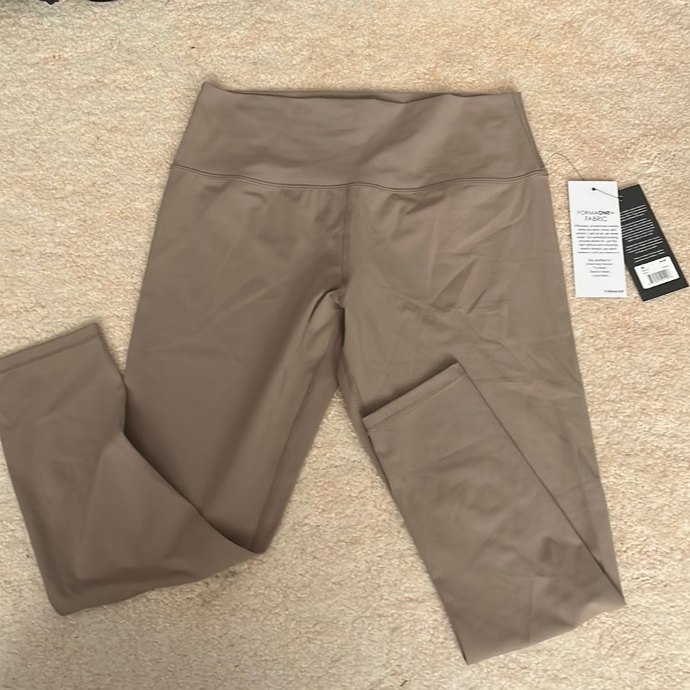 Glyder tan 3/4 length leggings new with tags